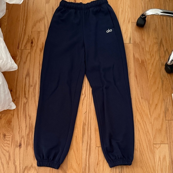 ALO Yoga Accolade Hoodie and Sweatpants, Alo Yoga Matching Set Navy Blue - Picture 6 of 11